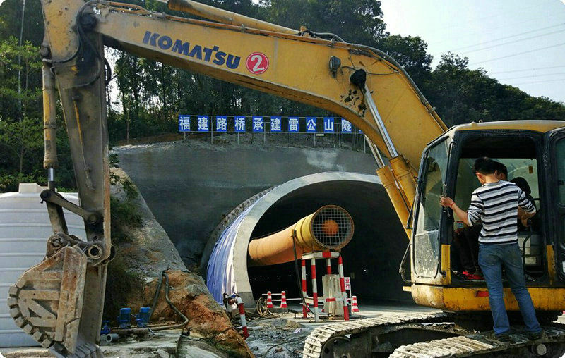 小松220-7挖机提大臂速度慢旋转速度快怎么解决?(图1) 小松现场2_conew1.jpg