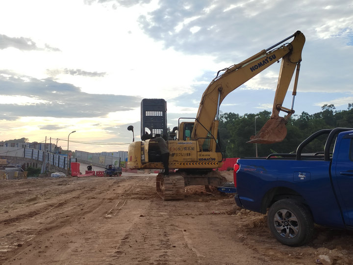 小松PC200-8挖掘机更换液压泵分配器(图3) IMG_20220824_173832.jpg