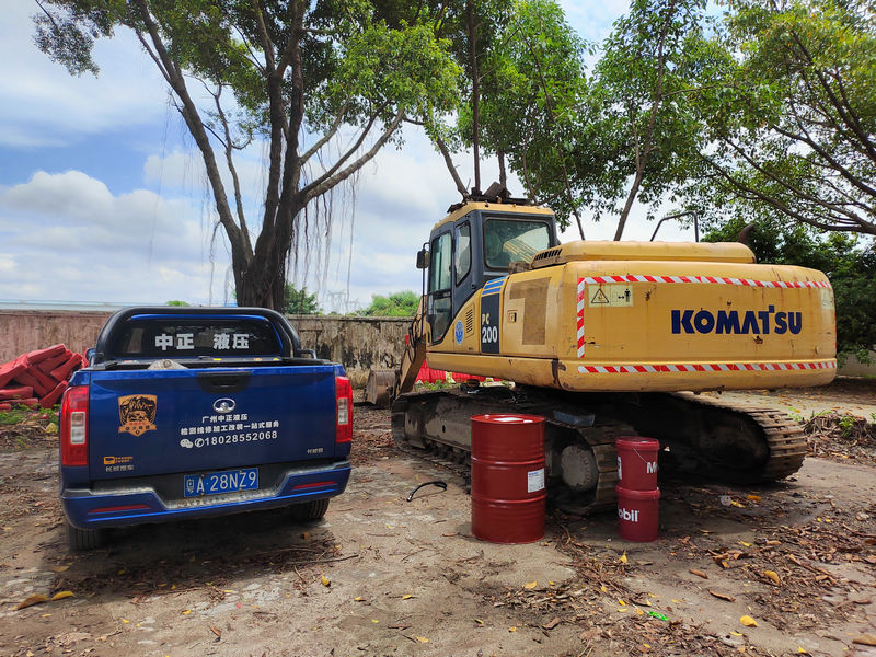 小松PC200-7挖掘机维修现场/液压泵维修(图1) IMG_20220805_121037.jpg