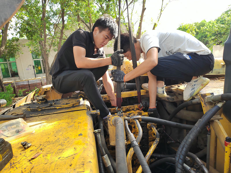 小松PC200-7挖掘机维修现场/液压泵维修(图3) IMG_20220805_163114.jpg