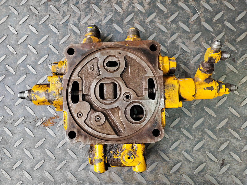 小松120-6/130-7分配阀中臂片阀/小松挖掘机维修(图2) IMG_20220614_153626_edit_992581043301826_1.jpg